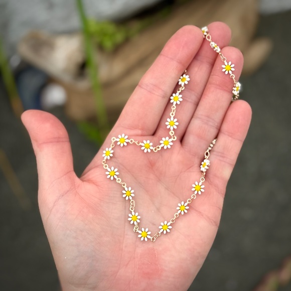 Petite White Daisy Charm Adjustable Gold Chain Choker Necklace - Picture 3 of 10